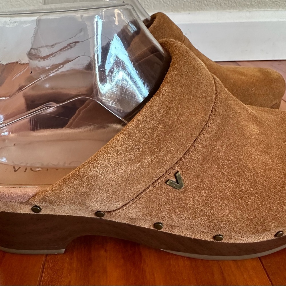 NWOT Vionic Day Kacie Suede Studded in Toffee Heeled Clogs - Picture 7 of 13